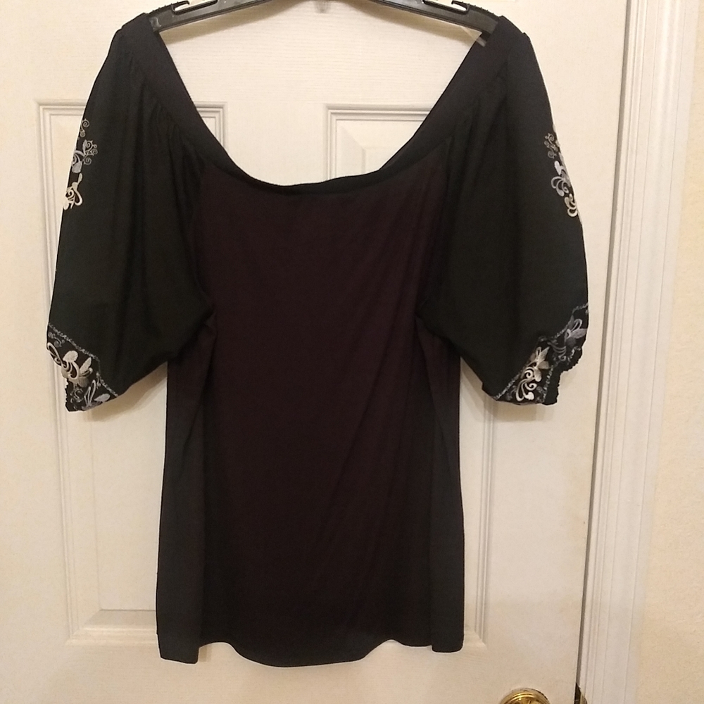 Navy Embroidered Sleeve Top(NWOT)